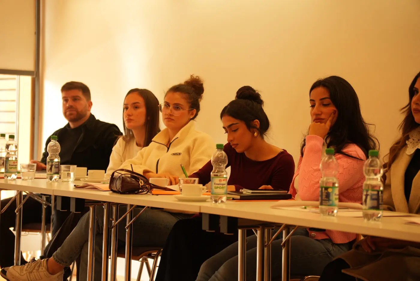 Teilnehmende bei einem Seminar der KJD